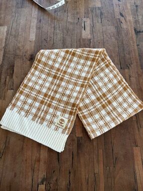 Timberland brown and Cream Plaid Knit Scarf with Logo Patch